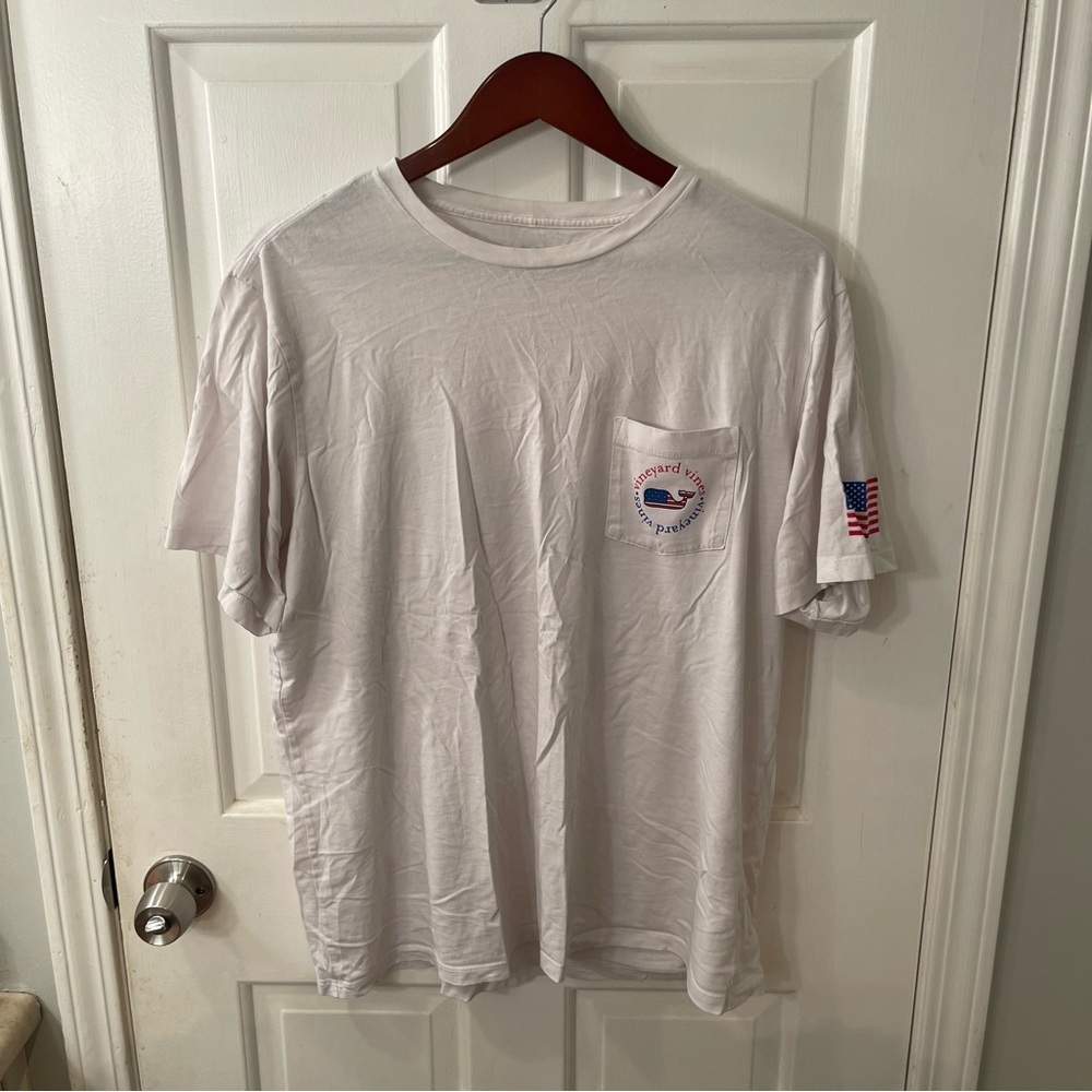 BARELY WORN white and USA colored Vineyard Vines, mens large.